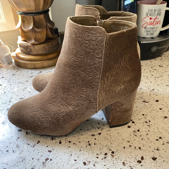 New Women’s  Velvet Bamboo Booties- Size 8.5/ 38 1/2 - Picture 6 of 10